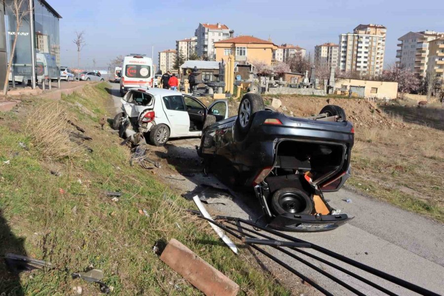 Otomobil Yavaşlayan Araca Arkadan Çarptı: 2 Yaralı