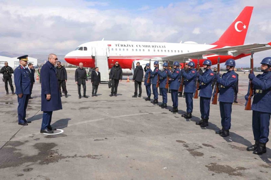 Cumhurbaşkanı Erdoğan’ı Kayseri’de Down Sendromlu Öğrenciler Karşıladı