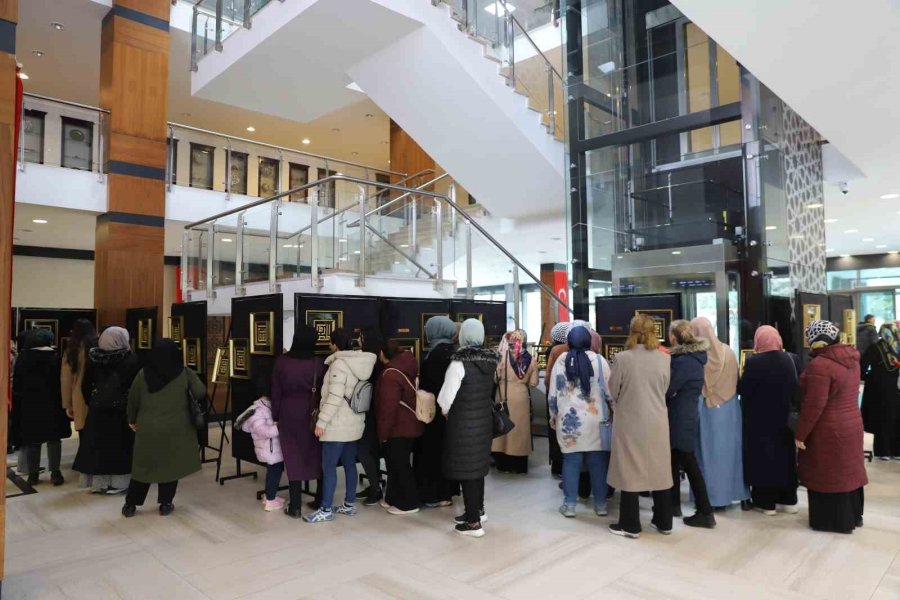 Esmaül Hüsna Sergisi’ne Yoğun İlgi