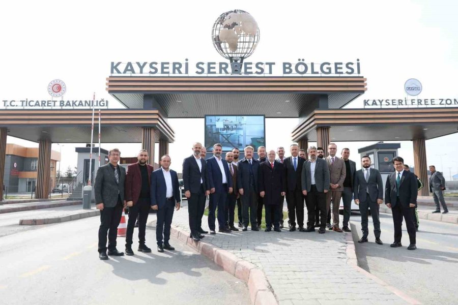 Başkan Palancıoğlu, Serbest Bölge’de Fabrikaları Ziyaret Etti