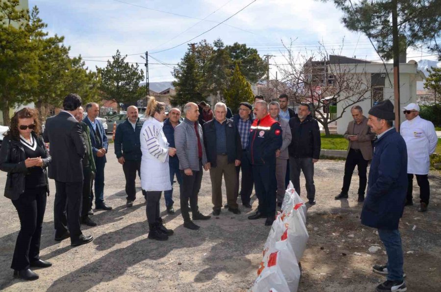 Niğde’de Çiftçilere 75 Hibeli Nohut Ve Kuru Fasulye Tohumu Dağıtıldı