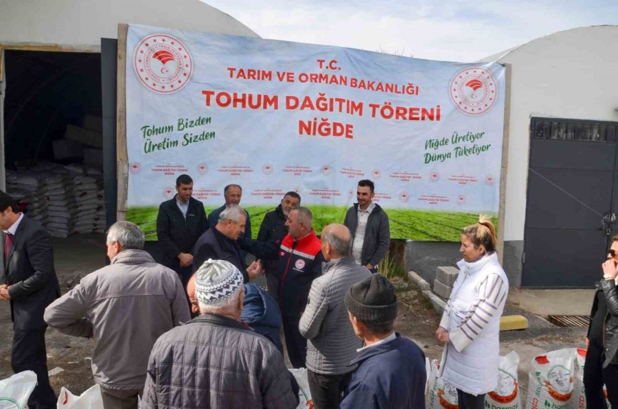 Niğde’de Çiftçilere 75 Hibeli Nohut Ve Kuru Fasulye Tohumu Dağıtıldı