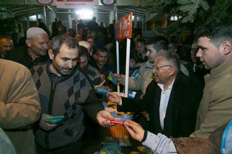 Başkan Büyükkılıç, Mahalle Mahalle Geziyor, Vatandaşla Kucaklaşıyor