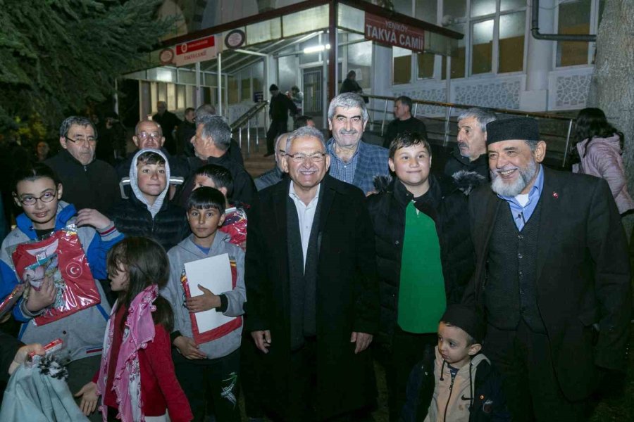 Başkan Büyükkılıç, Mahalle Mahalle Geziyor, Vatandaşla Kucaklaşıyor