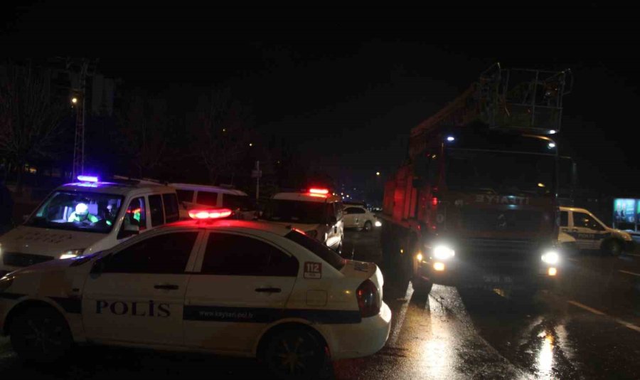 Kayseri’de Hafif Ticari Araç İle Pikap Çarpıştı: 5 Yaralı