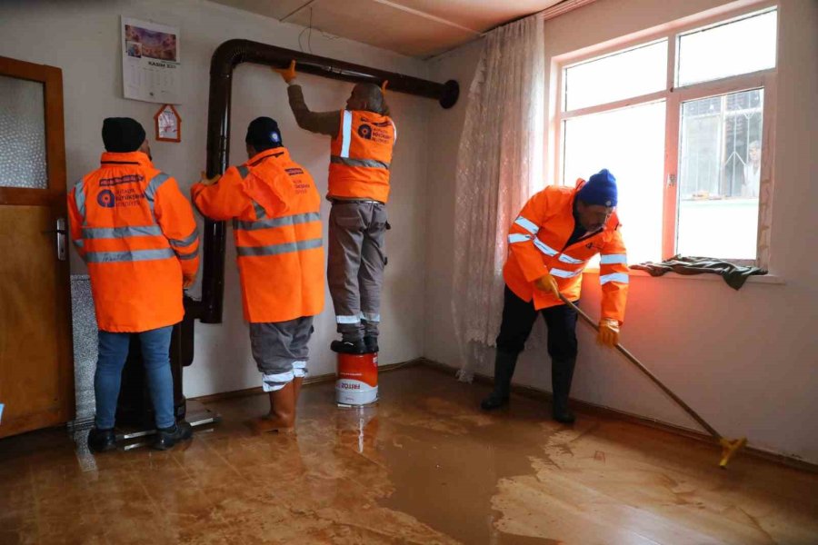 Antalya’da Sel Mağduru 574 Vatandaşın Hesabına Nakit Yardımları Yattı