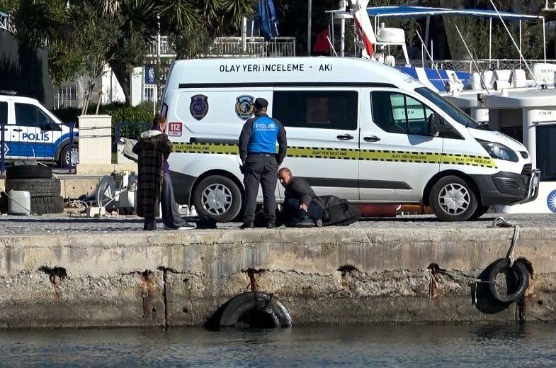 Acılı Baba Oğlunun Cenazesine Sarılıp Ağladı