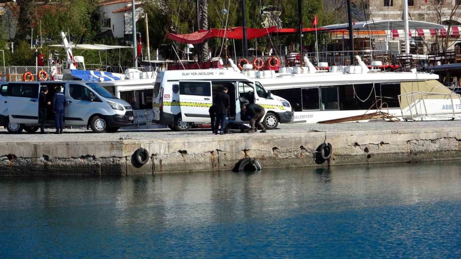 Acılı Baba Oğlunun Cenazesine Sarılıp Ağladı