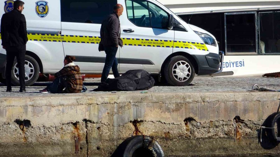 Acılı Baba Oğlunun Cenazesine Sarılıp Ağladı