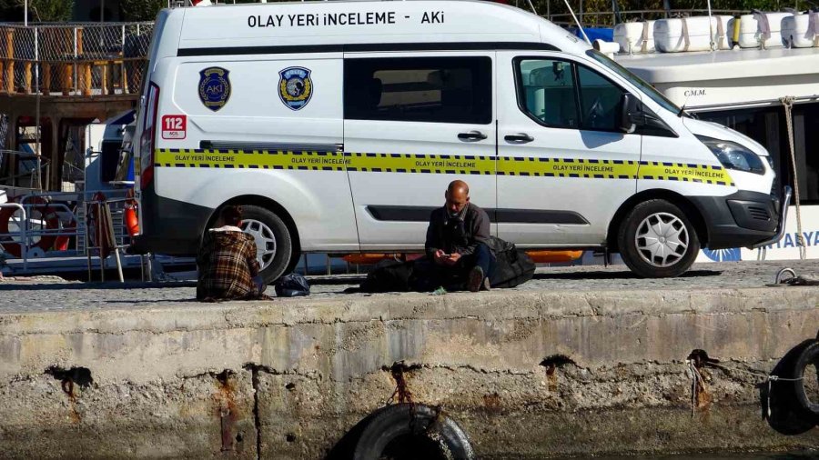 Acılı Baba Oğlunun Cenazesine Sarılıp Ağladı