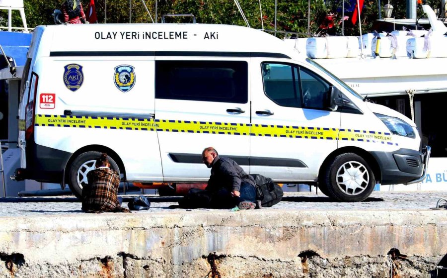 Acılı Baba Oğlunun Cenazesine Sarılıp Ağladı