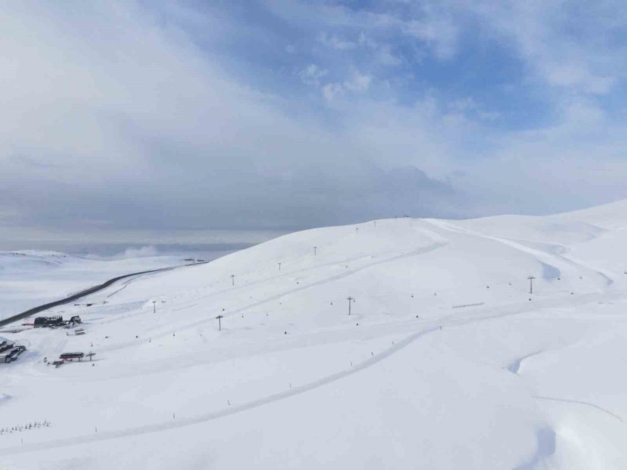 Erciyes’te Kar Kalınlığı 120 Santimetreyi Buldu