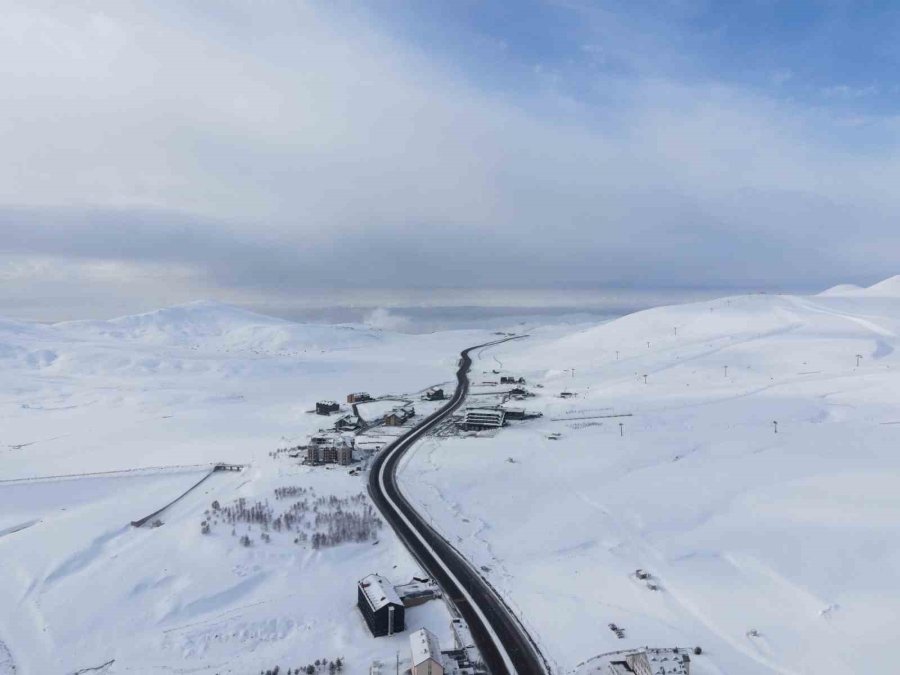 Erciyes’te Kar Kalınlığı 120 Santimetreyi Buldu