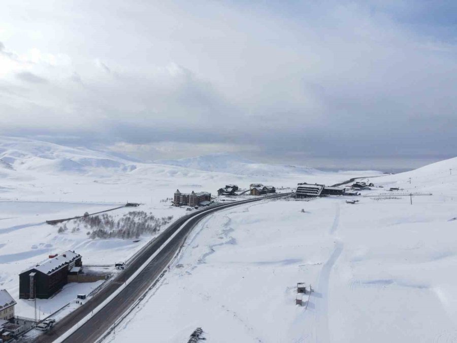 Erciyes’te Kar Kalınlığı 120 Santimetreyi Buldu