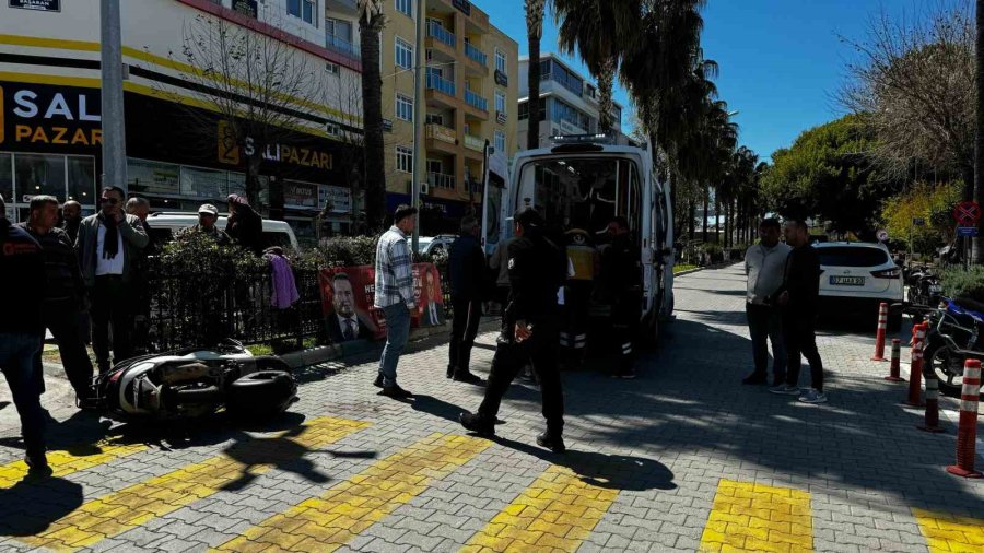 Yayaya Yol Vermek İsterken Kazaya Karıştılar: 2 Yaralı