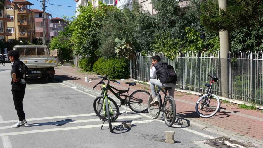 Elektrikli Bisikletle Park Halindeki Kamyonete Çarptı: 1 Yaralı