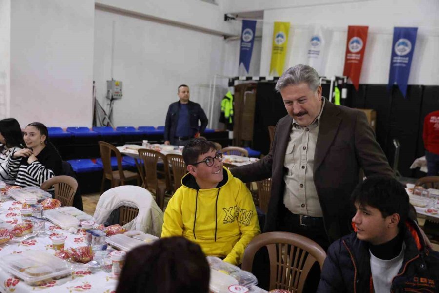 Akıl Küpü Kütüphaneleri, Gençlerin Yanında Olmaya Devam Ediyor