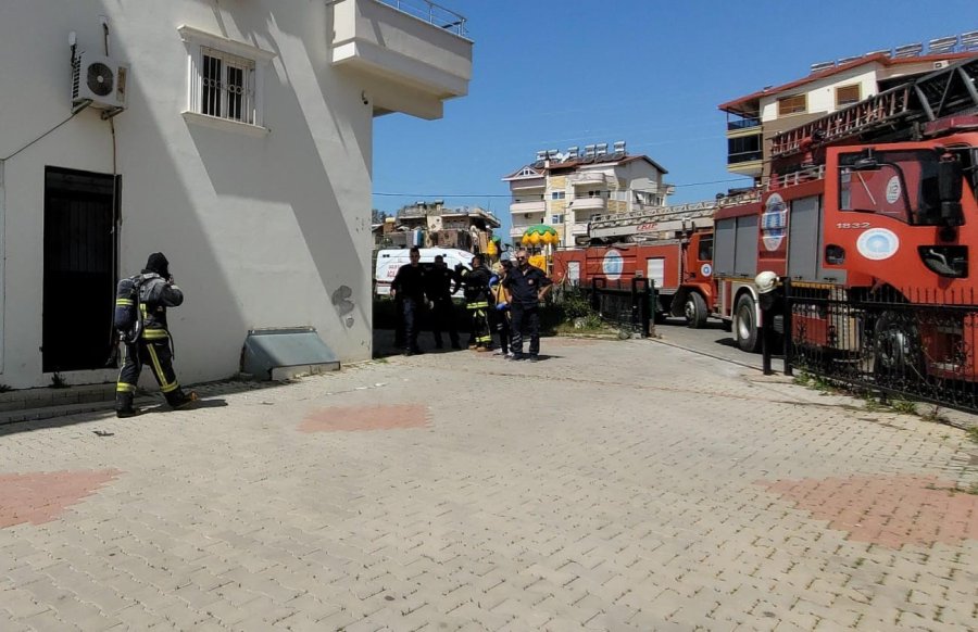 İzmaritten Çıkan Yangında Evdeki Anne Ve Çocukları İtfaiye Ekipleri Kurtardı