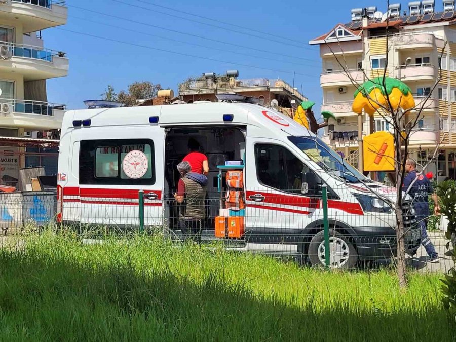 İzmaritten Çıkan Yangında Evdeki Anne Ve Çocukları İtfaiye Ekipleri Kurtardı