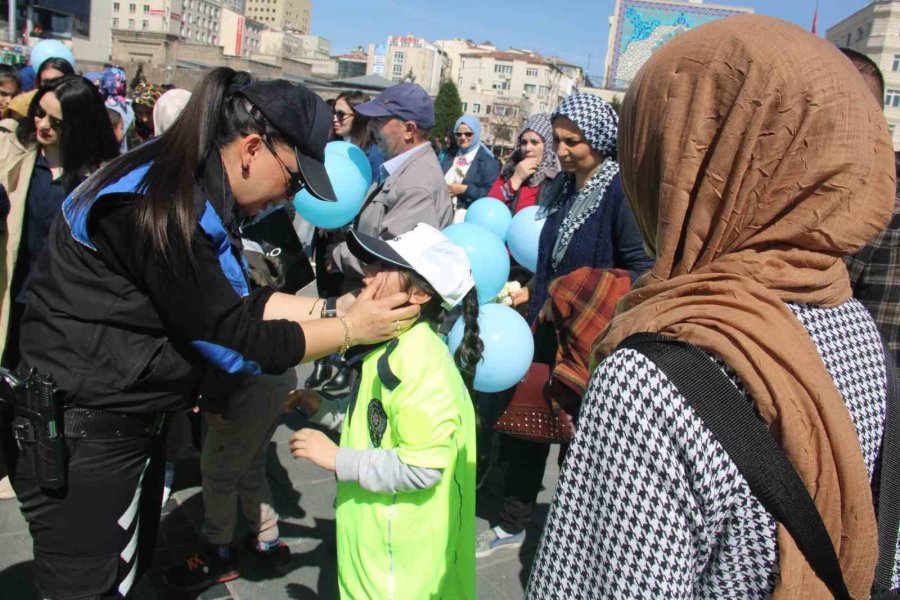 Otizmli Çocuklar, Polis Oldu Araç Sorguladı