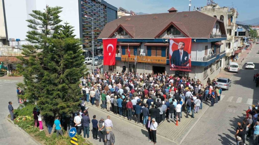 Gazipaşa Belediye Başkanı Yılmaz Mazbatasını Aldı