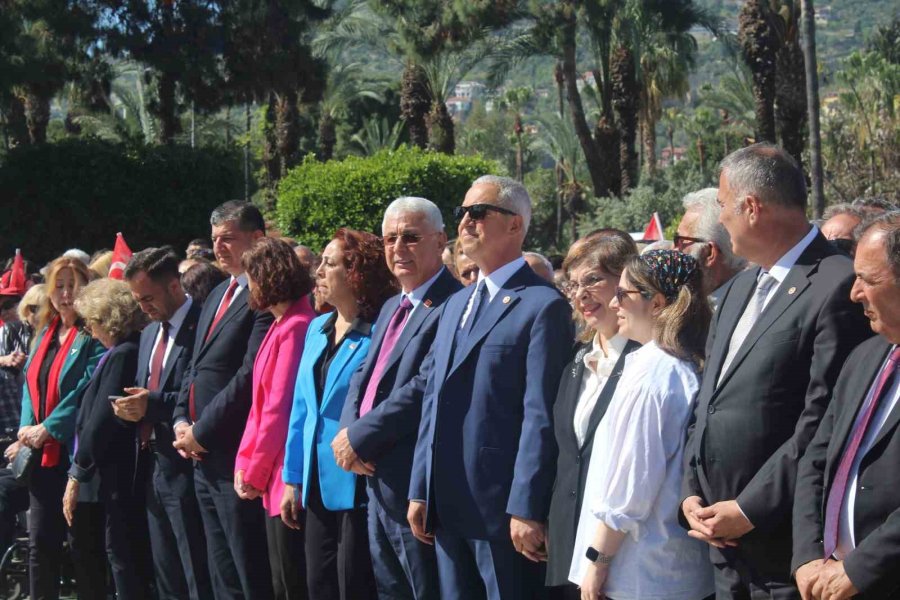 Alanya Belediye Başkanı Osman Özçelik Görevi Devraldı