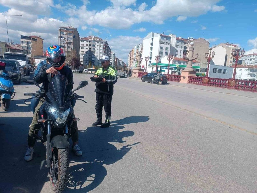 Trafik Kurallarını İhlal Eden 41 Motosiklet Sürücüsüne Ceza Kesildi