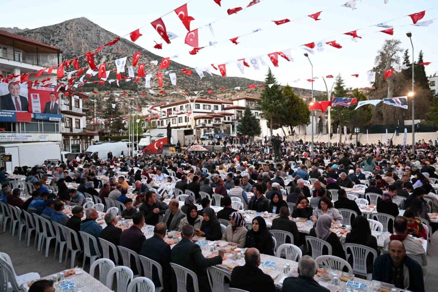 Başkan Böcek Kadir Gecesi’ni Elmalı’da Geçirdi