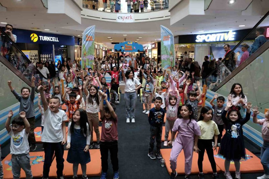 Çocuklar Espark Avm’de Kral Şakir Tiyatro Gösterisi İle Eğlenceli Zaman Geçirdi