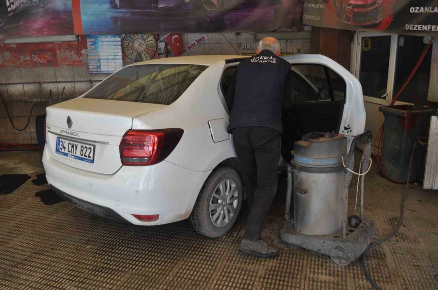 Toz Taşımımı Nedeniyle Oto Yıkamacıların Bayram Yoğunluğu Erken Başladı