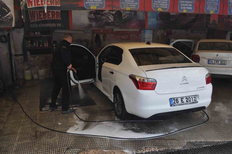 Toz Taşımımı Nedeniyle Oto Yıkamacıların Bayram Yoğunluğu Erken Başladı