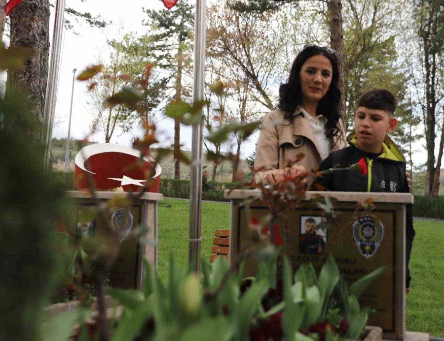 Engelsiz Yaşam Merkezi Öğrencileri Şehit Polisleri Unutmadı