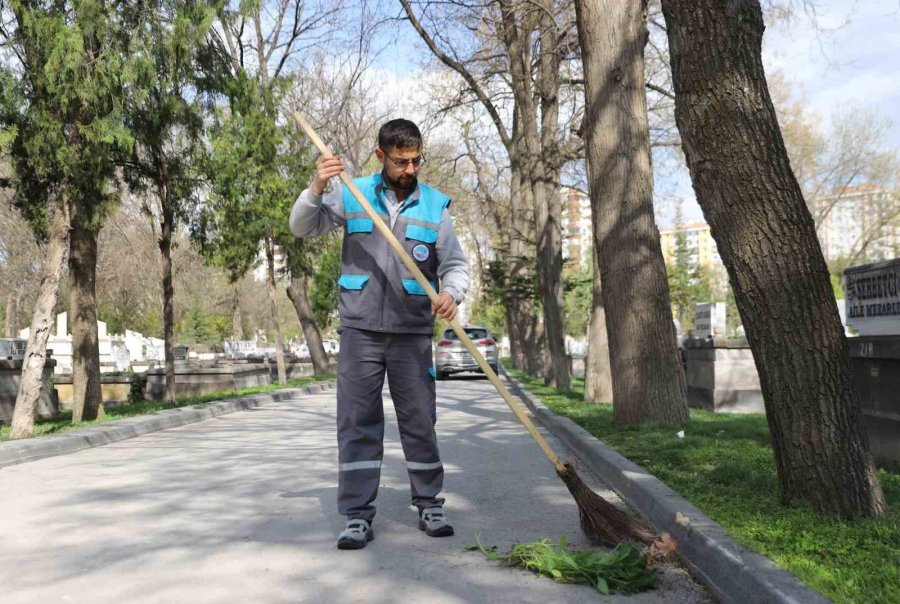 Kayseri’de Mezarlıklar Bayrama Hazır