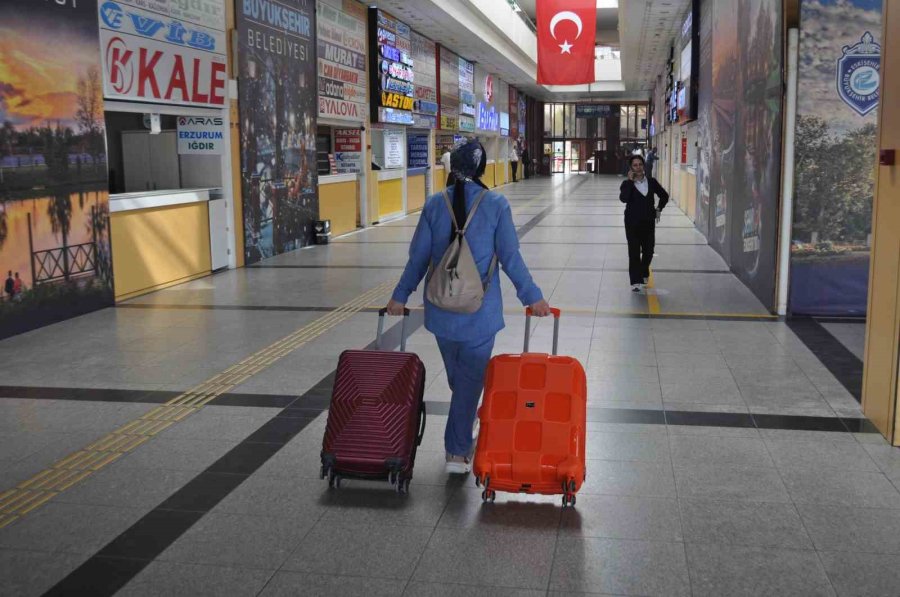 Otogarlarda Bayram Yoğunluğu Başladı, Otobüslerde Boş Yer Kalmadı