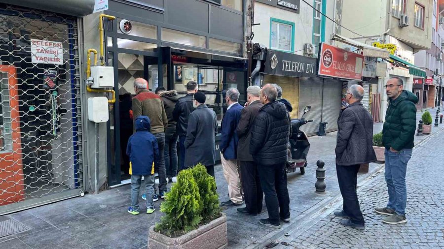 Bayram Sabahlarının Vazgeçilmezi Simit İçin Kuyruklar Oluştu