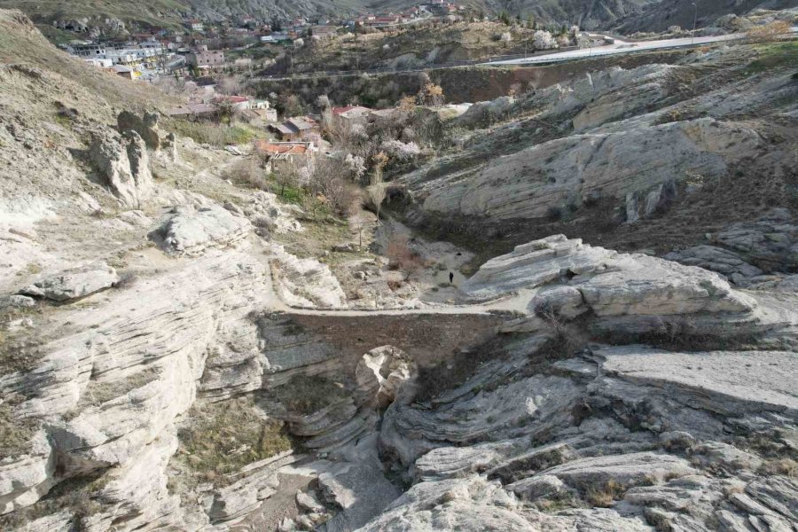 5 Bin Yıllık Mahallede Ürküten Köprü