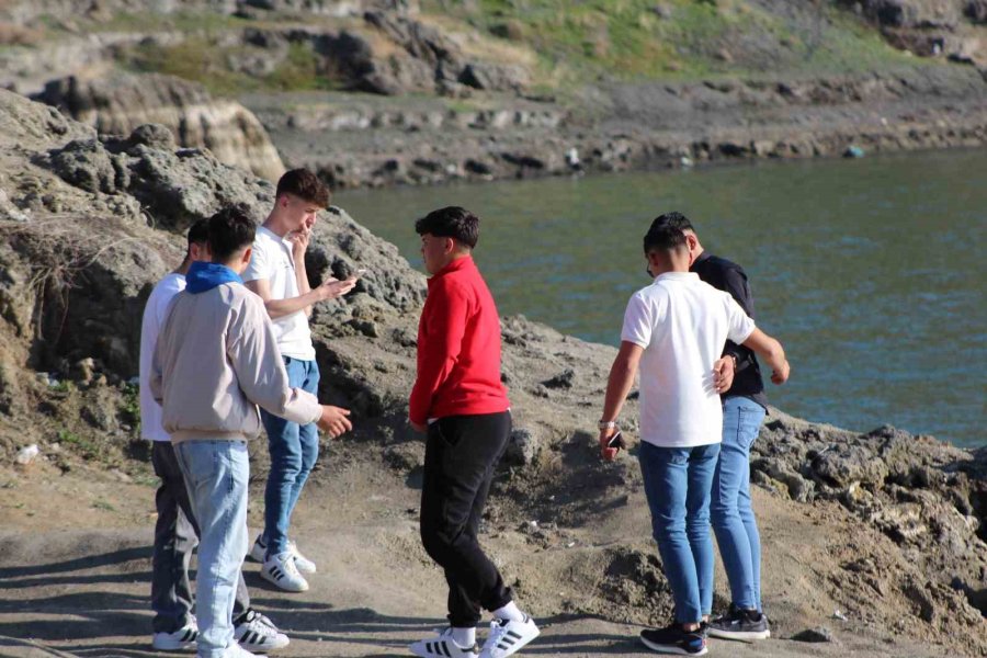 Bayram Tatilinde Meke Gölü Ve Acıgöl’e Ziyaretçi Akını