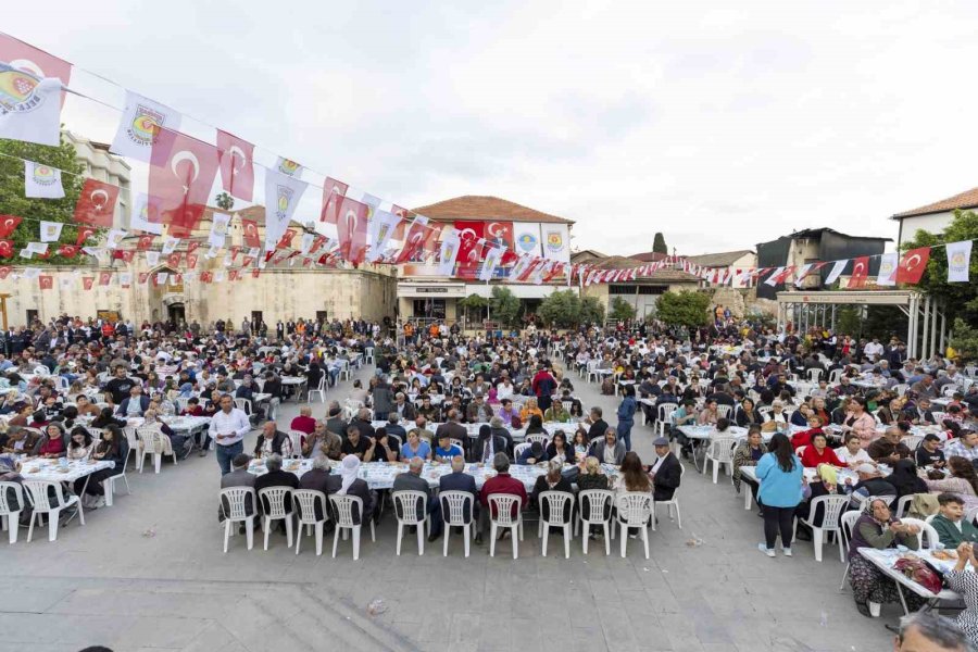 Başkan Seçer, ’bayram Sofrası’nda Tarsus Halkıyla Buluştu