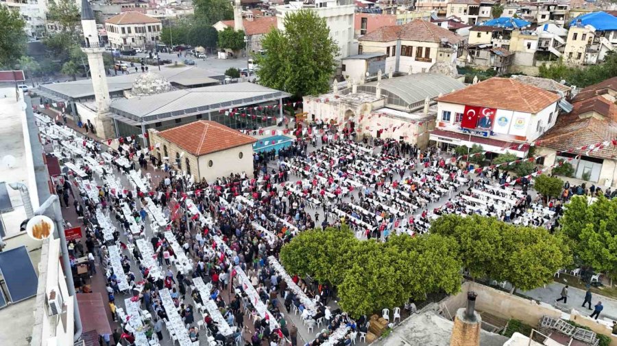 Başkan Seçer, ’bayram Sofrası’nda Tarsus Halkıyla Buluştu