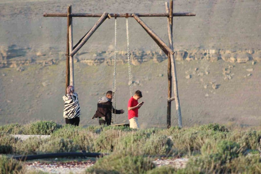 Tatilinin Son Gününde Acıgöl Ve Lavanta Bahçesine Ziyaretçi Akını