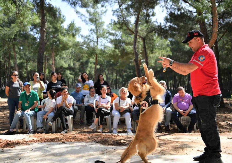 Özel Öğrencilere, Kurtarma Köpeği Eşliğinde Terapi