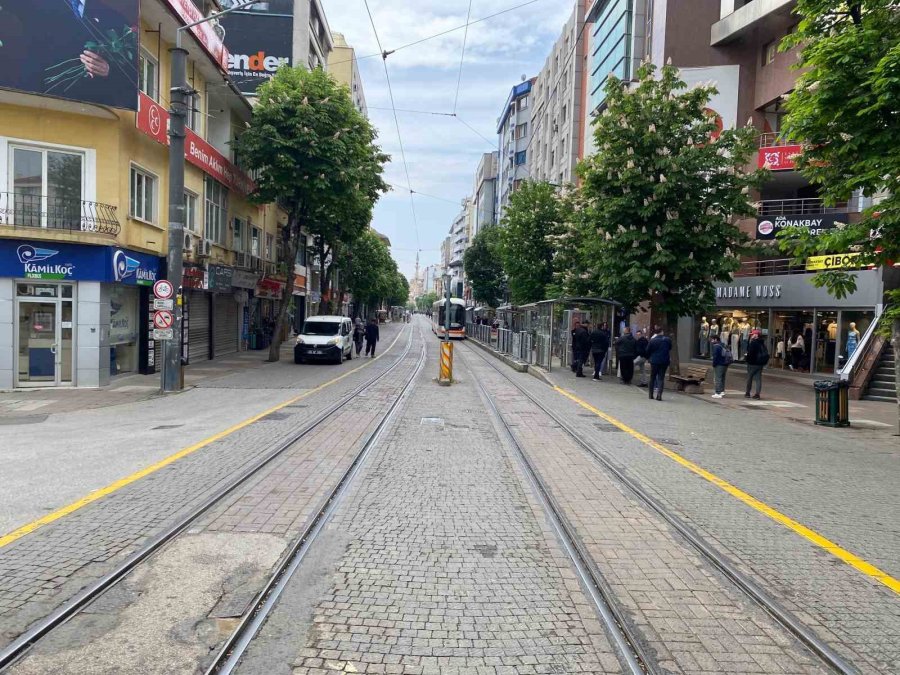 Sabah Etkili Olan Yağmur Kent Merkezinin Boş Kalmasına Sebep Oldu