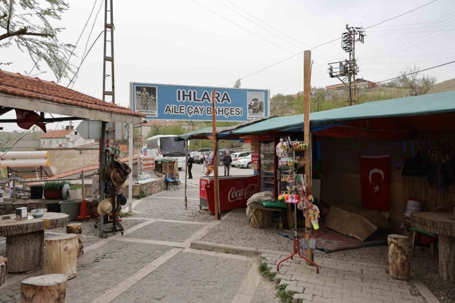 Vasiyeti Bayrak Olan Şehidin Babası Her Yeri Bayrakla Donatıyor