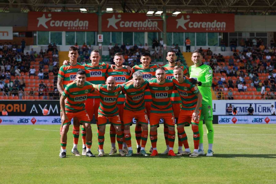 Trendyol Süper Lig: Alanyaspor: 3 - İstanbulspor: 0 (ilk Yarı)