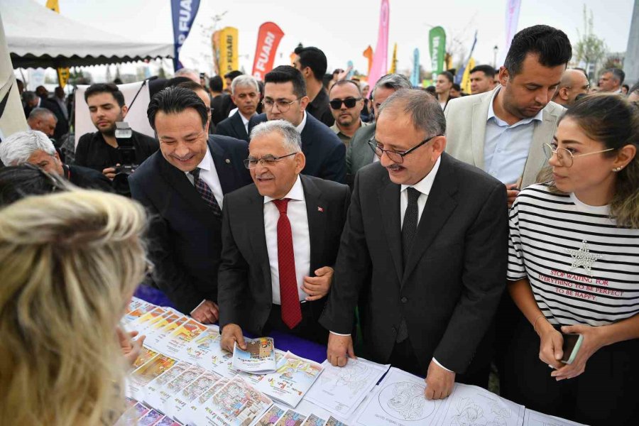 Kitap Fuarı Ve Şenliği 10 Gün Boyunca Ziyaretçi Akınına Uğradı