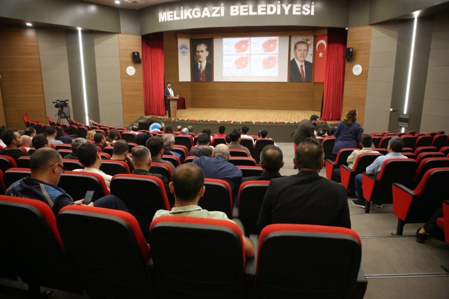 Melikgazi Belediyesi, ’dijital Yaşam Ve İletişim’ Konulu Eğitim Verdi