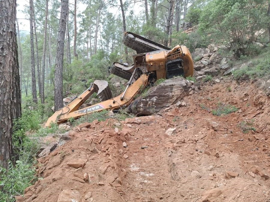 İş Makinesinin Altında Kalan Operatör Toprağa Verildi