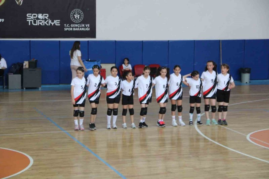 Mini Voleybol Şenliği Başladı