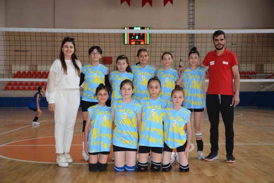 Mini Voleybol Şenliği Başladı