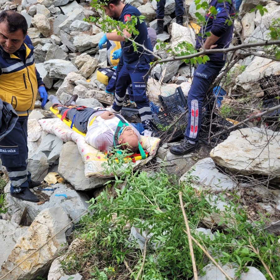 100 Metrelik Uçuruma Yuvarlanan Sürücü İçin Ekipler Seferber Oldu